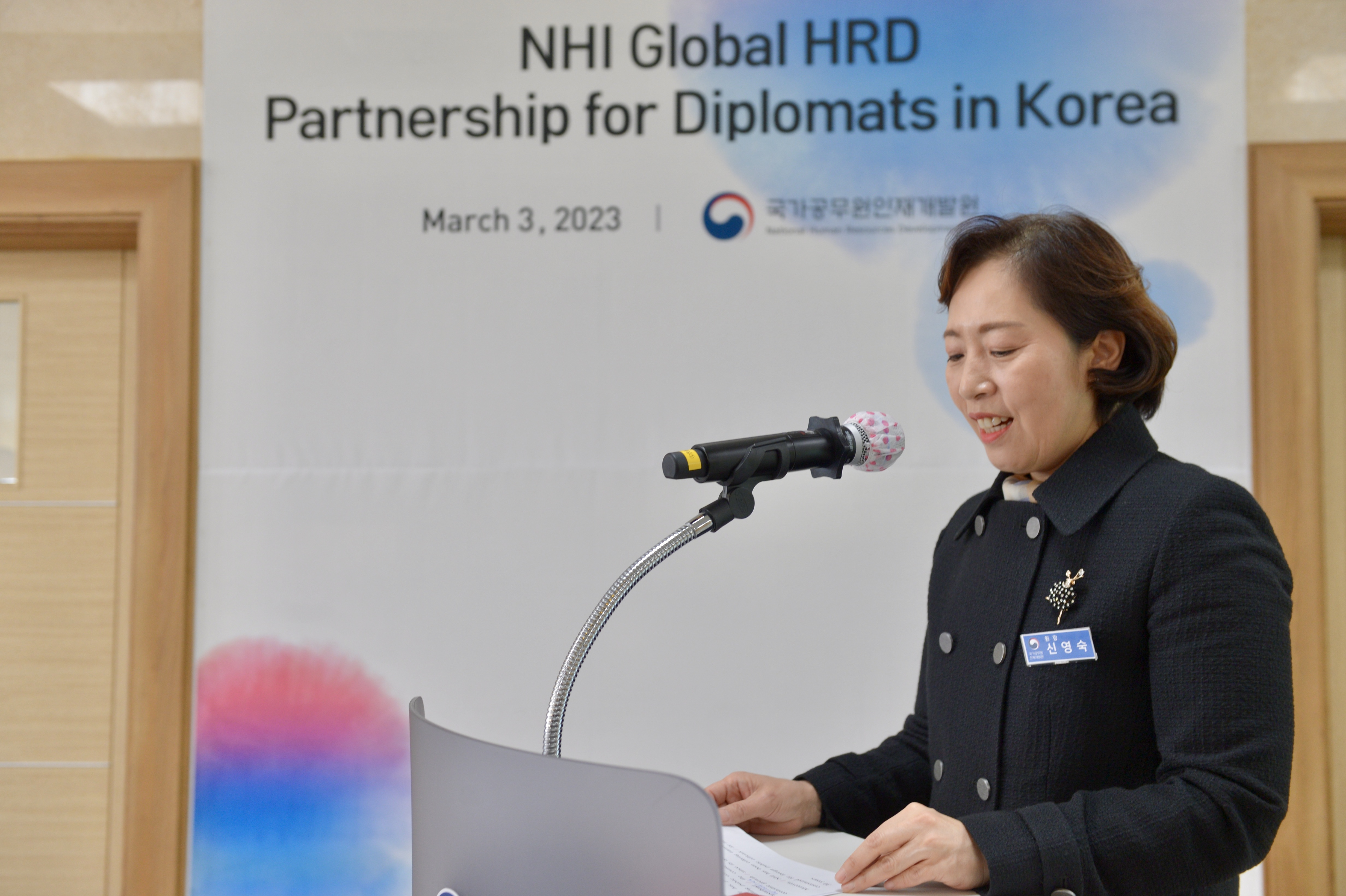 Dr. SHIN Young Sook, President of the NHI, at the NHI Global HRD Partnership for Diplomats in Korea 
